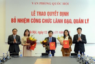 TRAO QUYẾT ĐỊNH BỔ NHIỆM CÔNG CHỨC LÃNH ĐẠO, QUẢN LÝ THUỘC VĂN PHÒNG QUỐC HỘI